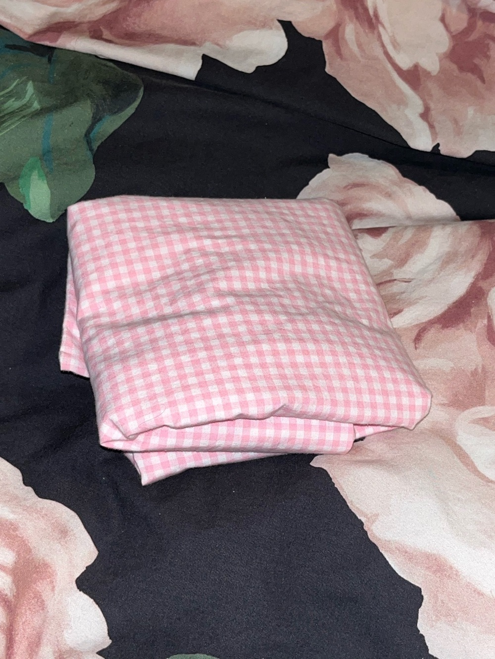 Pottery Barn Kids ~ white and pink gingham pillow sham ~ cotton ~ 1 sham